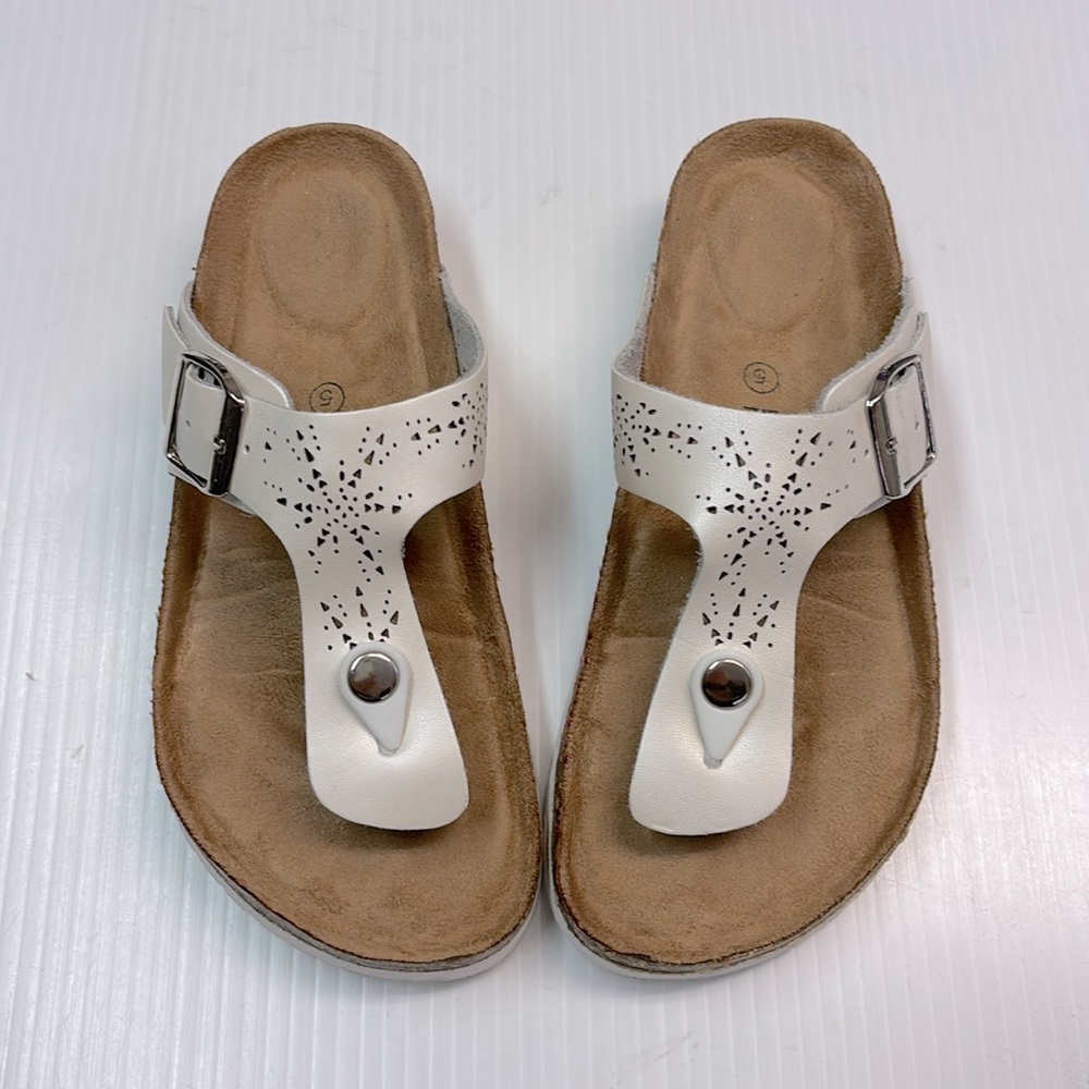 Kate and Mel women’s Pearl White Slide Sandals- Sz. 5